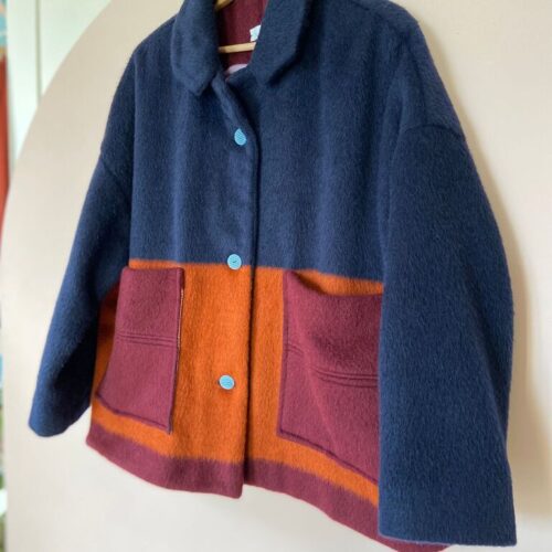 crocus cappottino in lana, blu bordeaux e arancione scuro